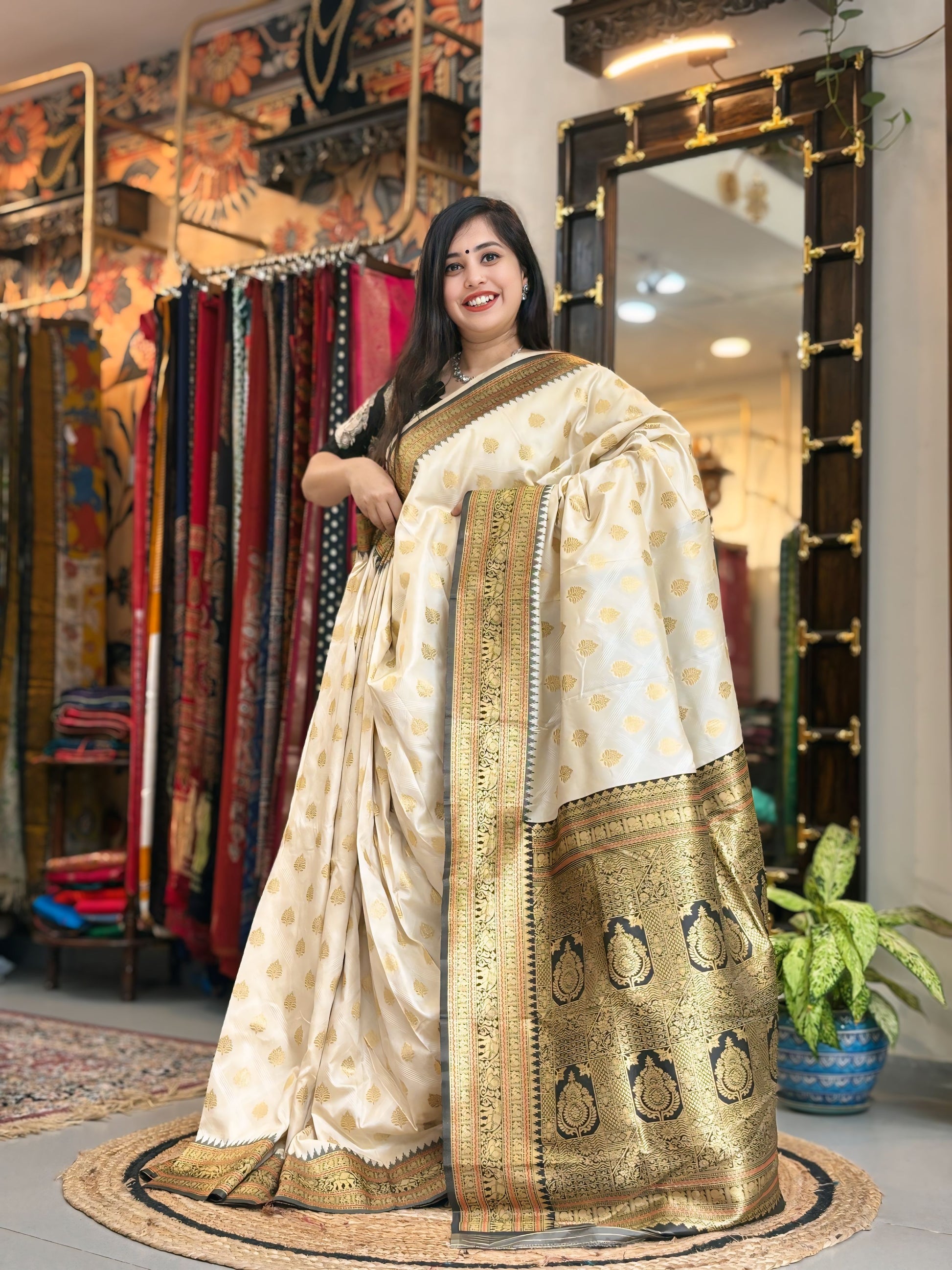 Shwet Swarna - Mashru Banarasi