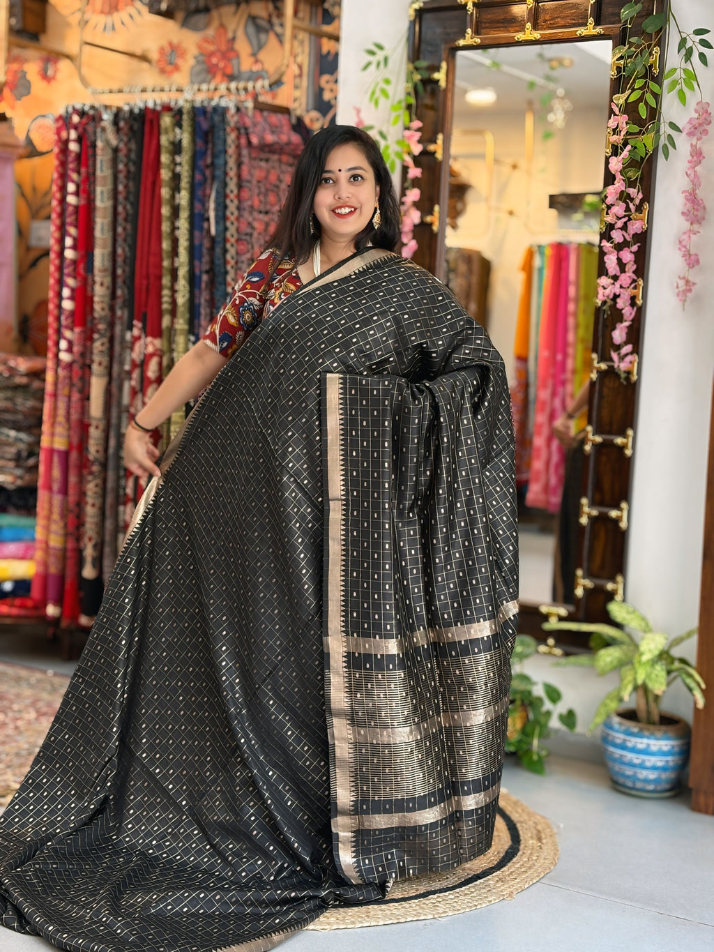 Eshwari
 - Maheshwari Banarasi Saree