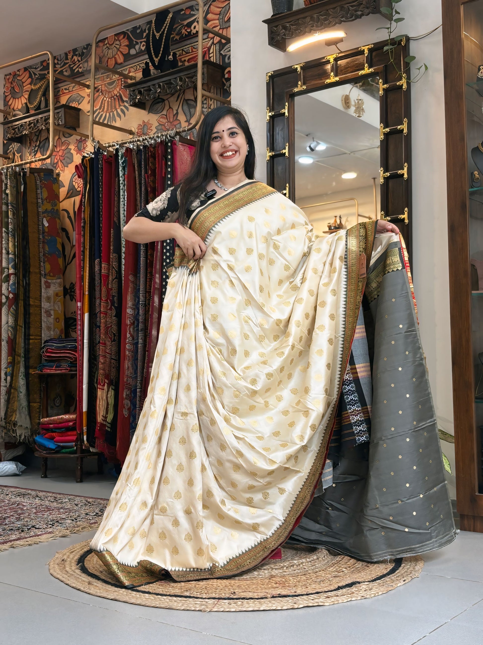 Shwet Swarna - Mashru Banarasi