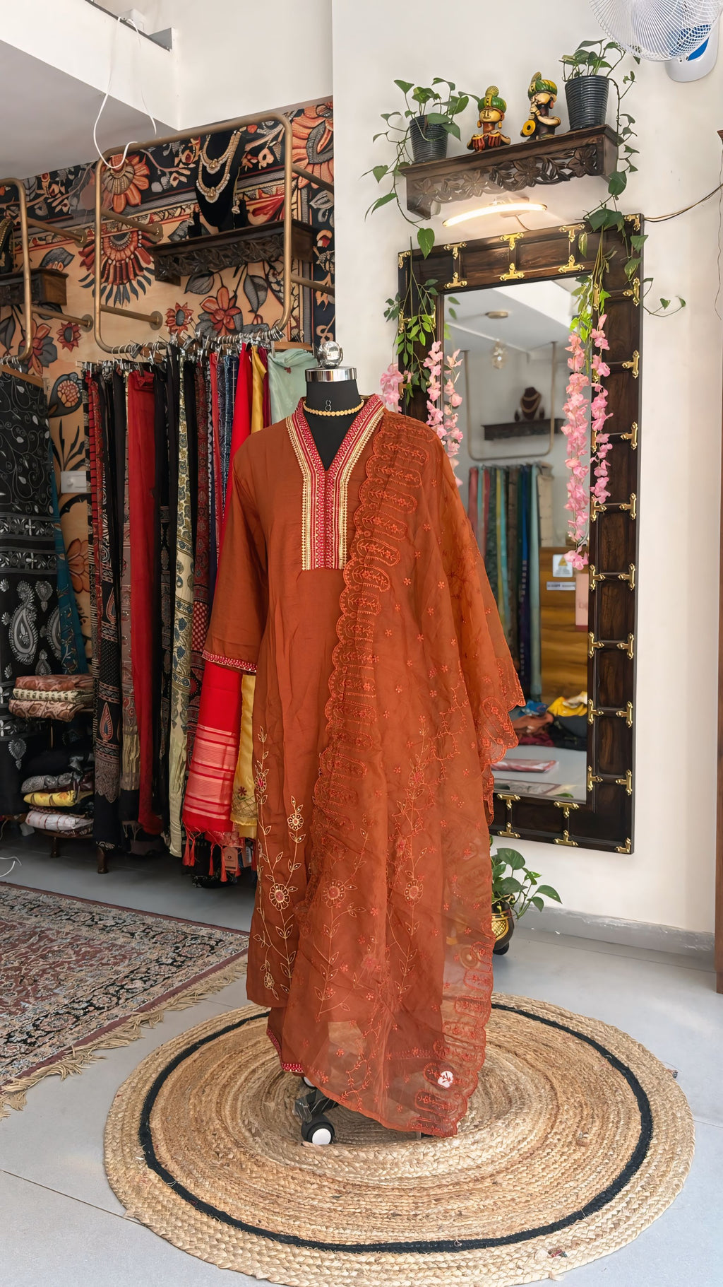 Nazaakat Rust Kurti