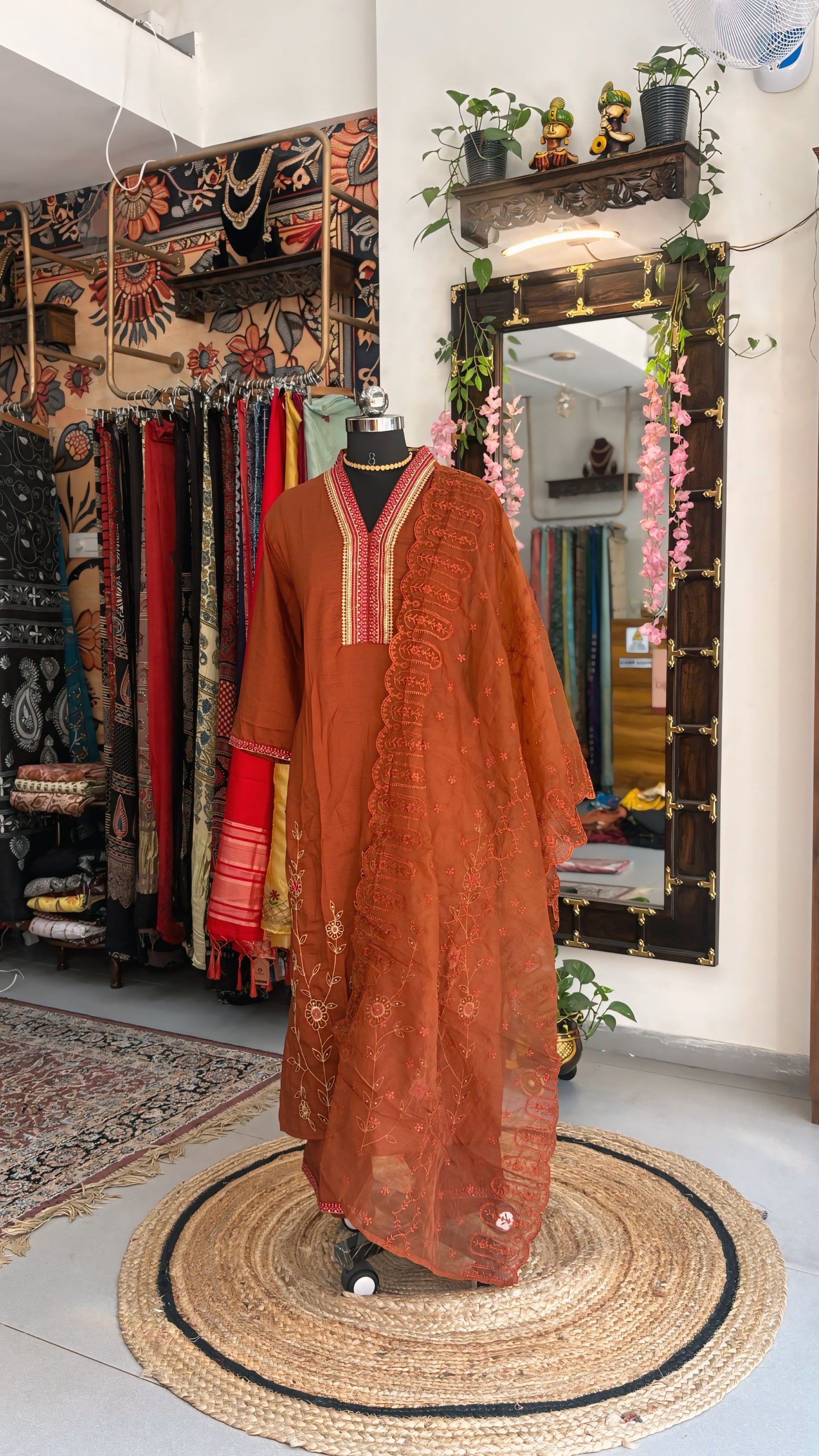 Nazaakat Rust Kurti
