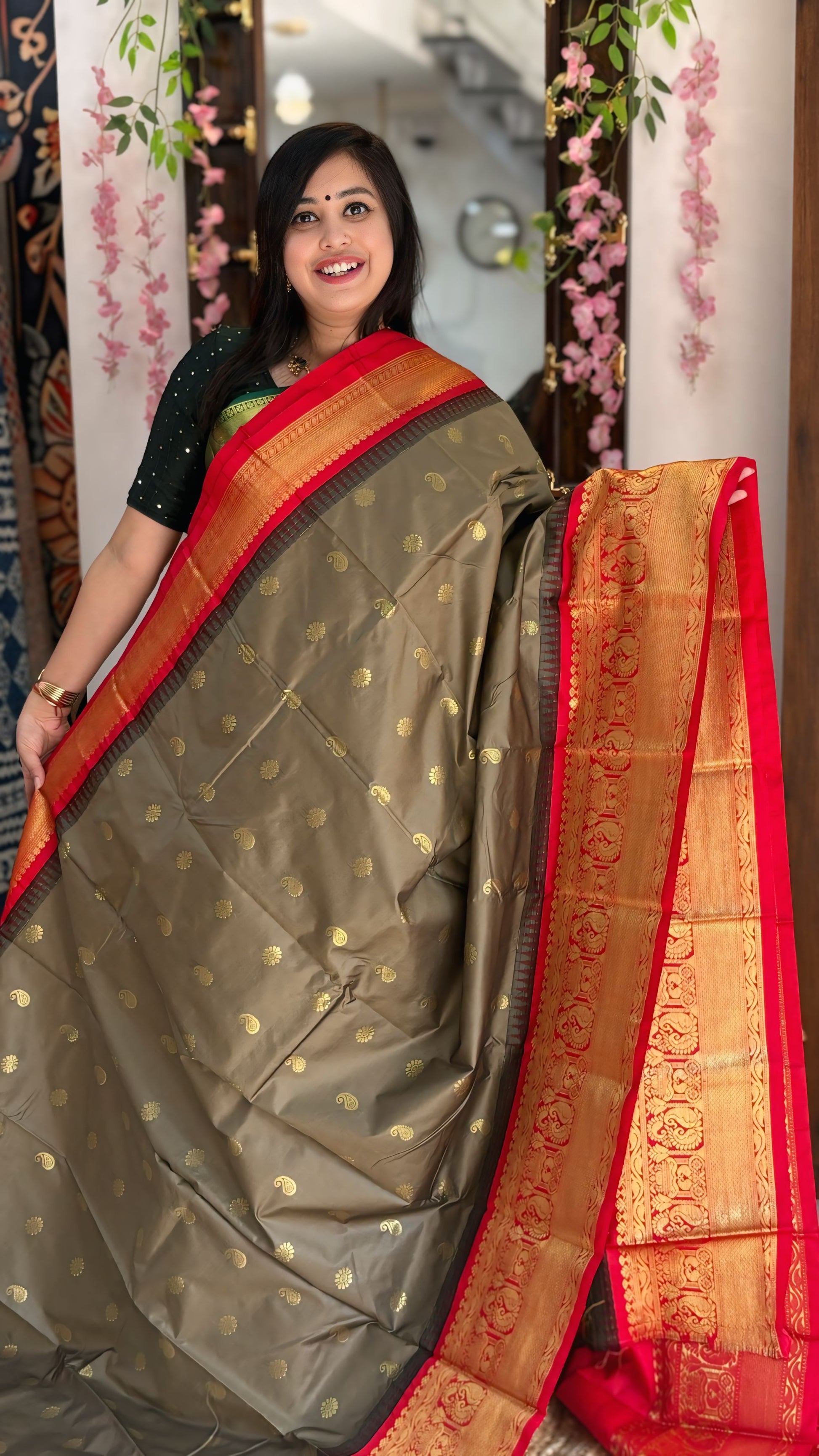 Mrunal - Gadwal Silk Saree