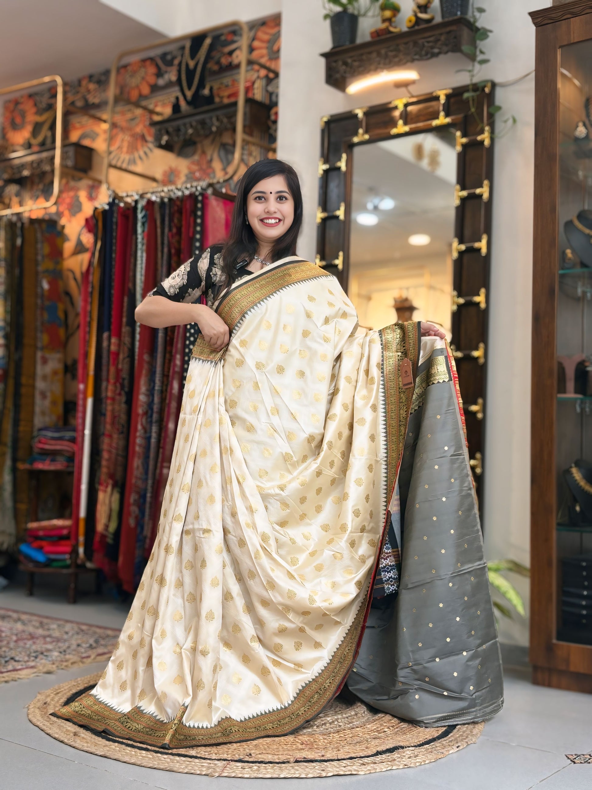 Shwet Swarna - Mashru Banarasi