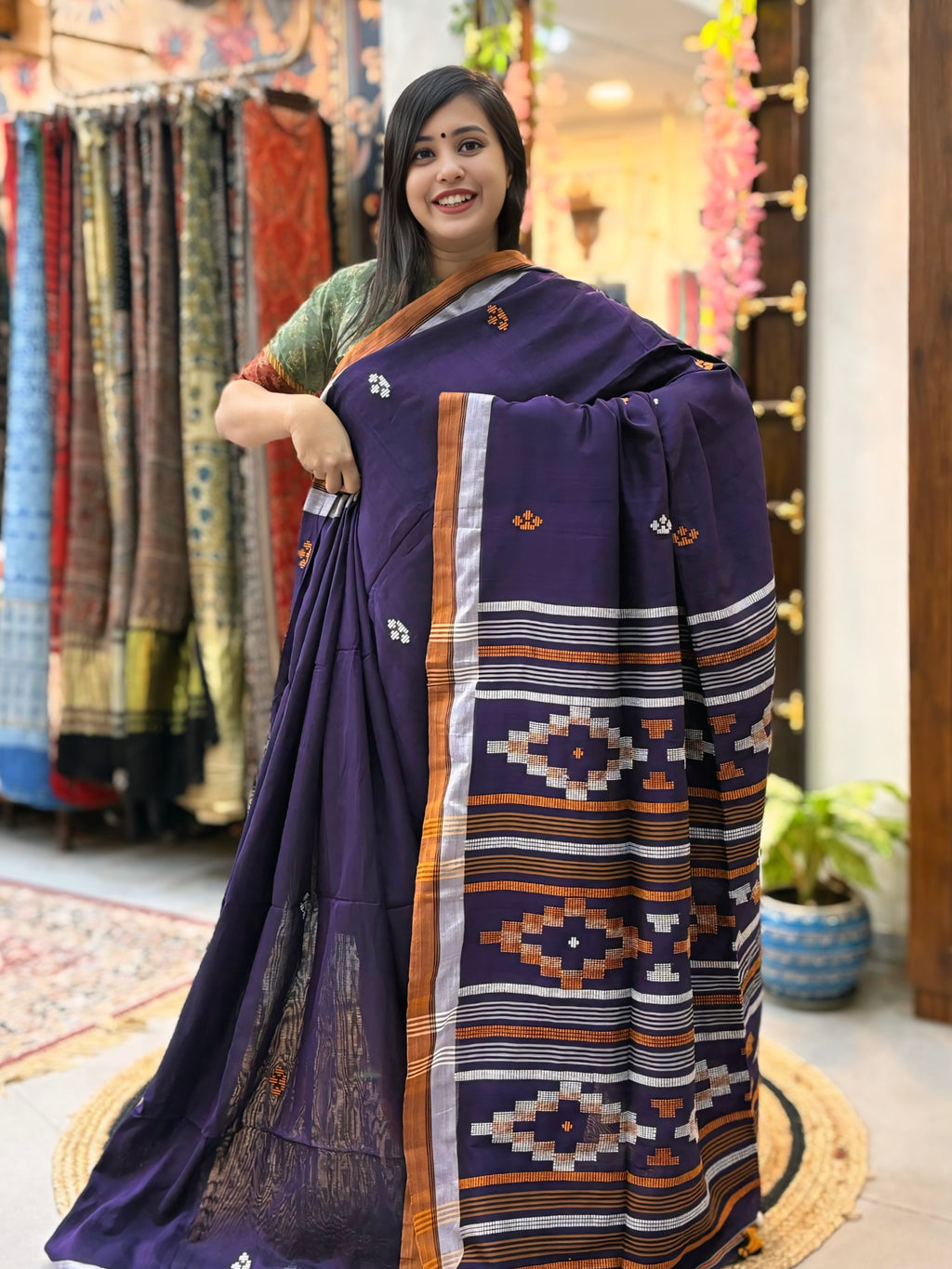 Dhaara
 - Bhujori Khadi Cotton Saree