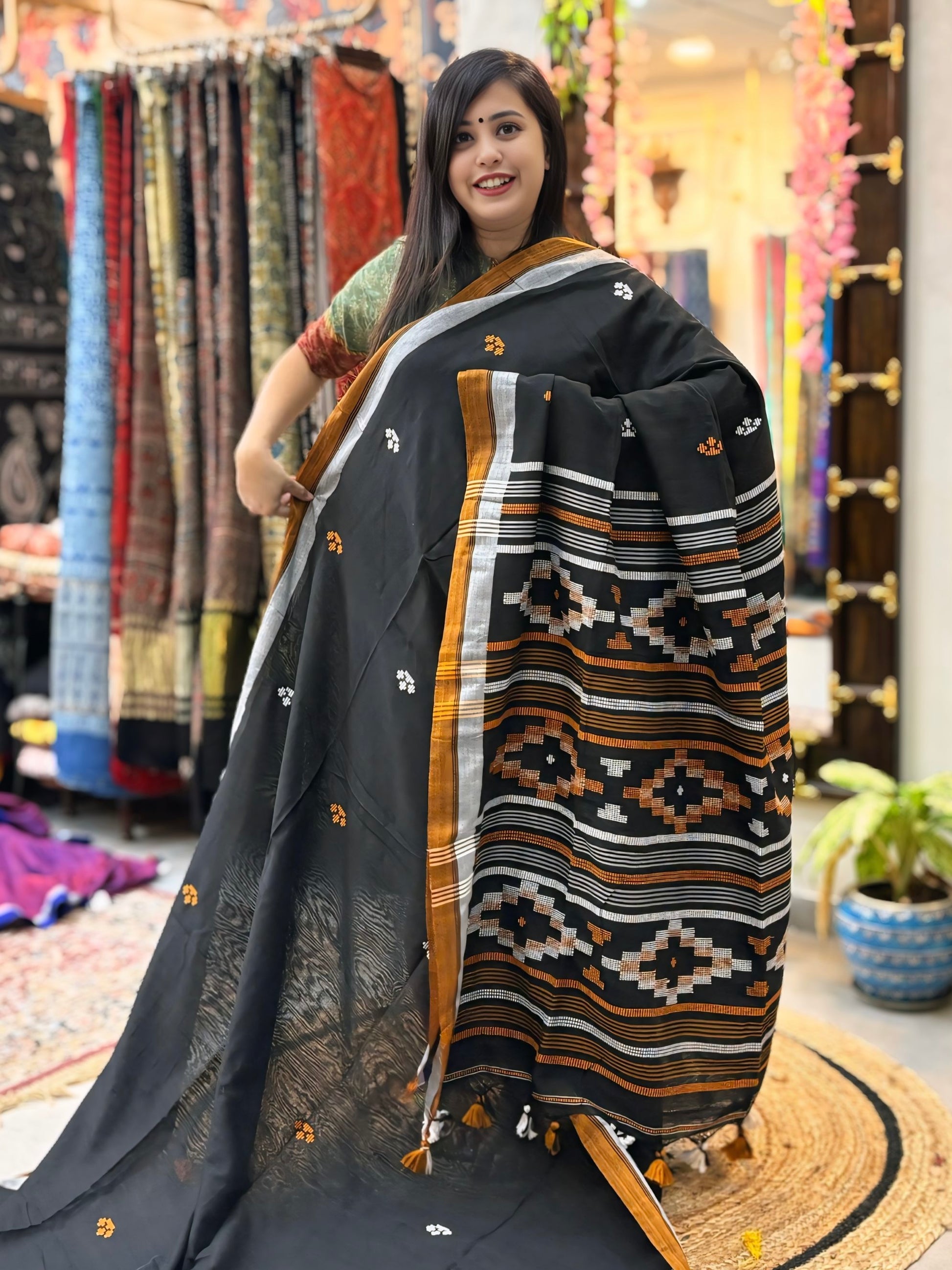 Rajeshwari
- Bhujori Khadi Cotton Saree