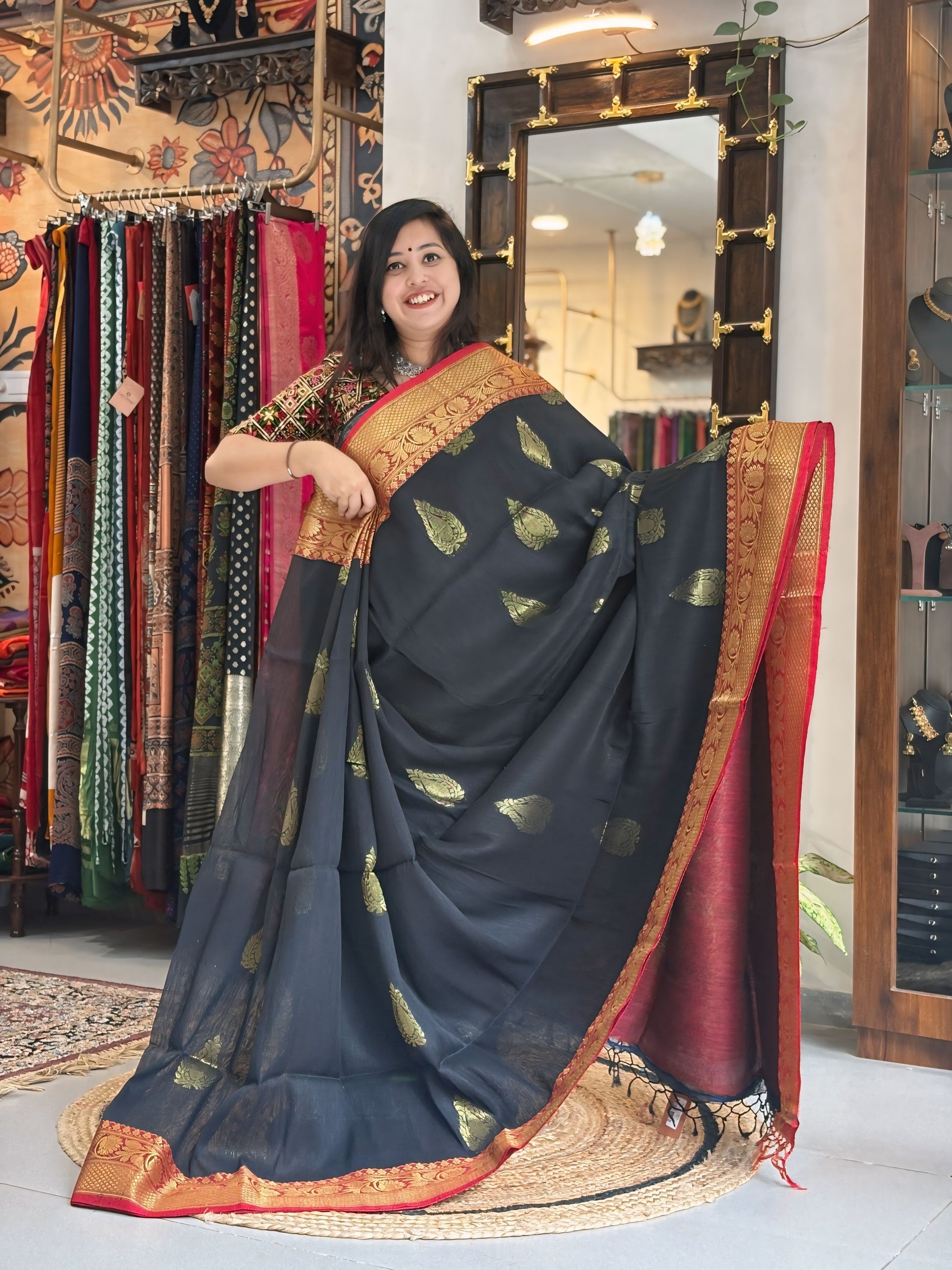 Onyx Elegance - Banarasi Linen