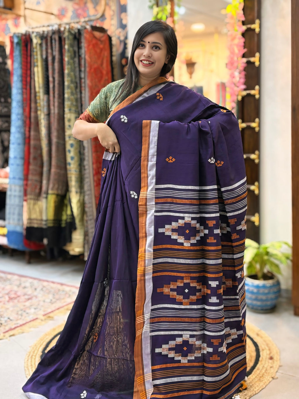 Dhaara
 - Bhujori Khadi Cotton Saree