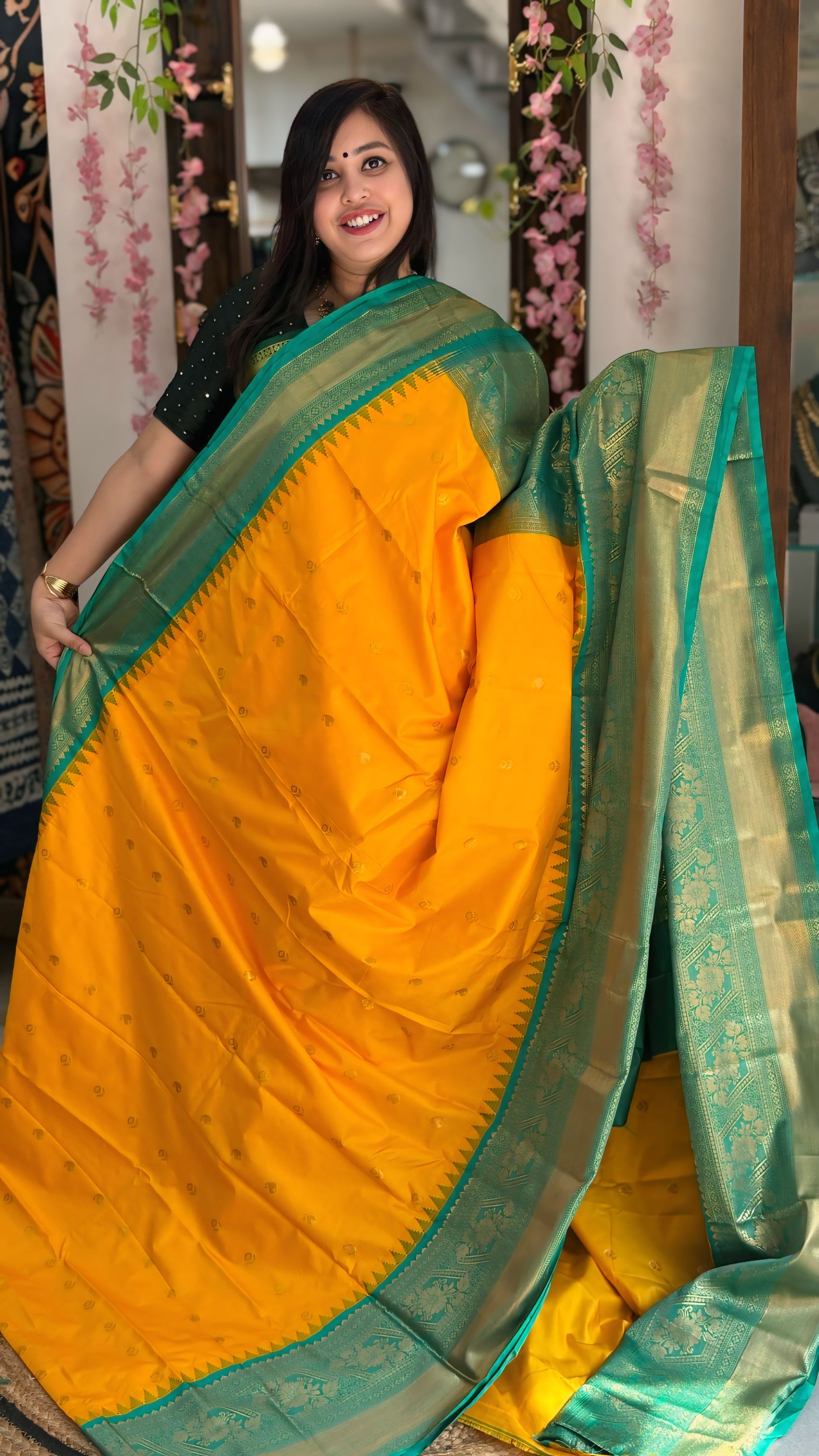 Saanvi - Gadwal Silk Saree