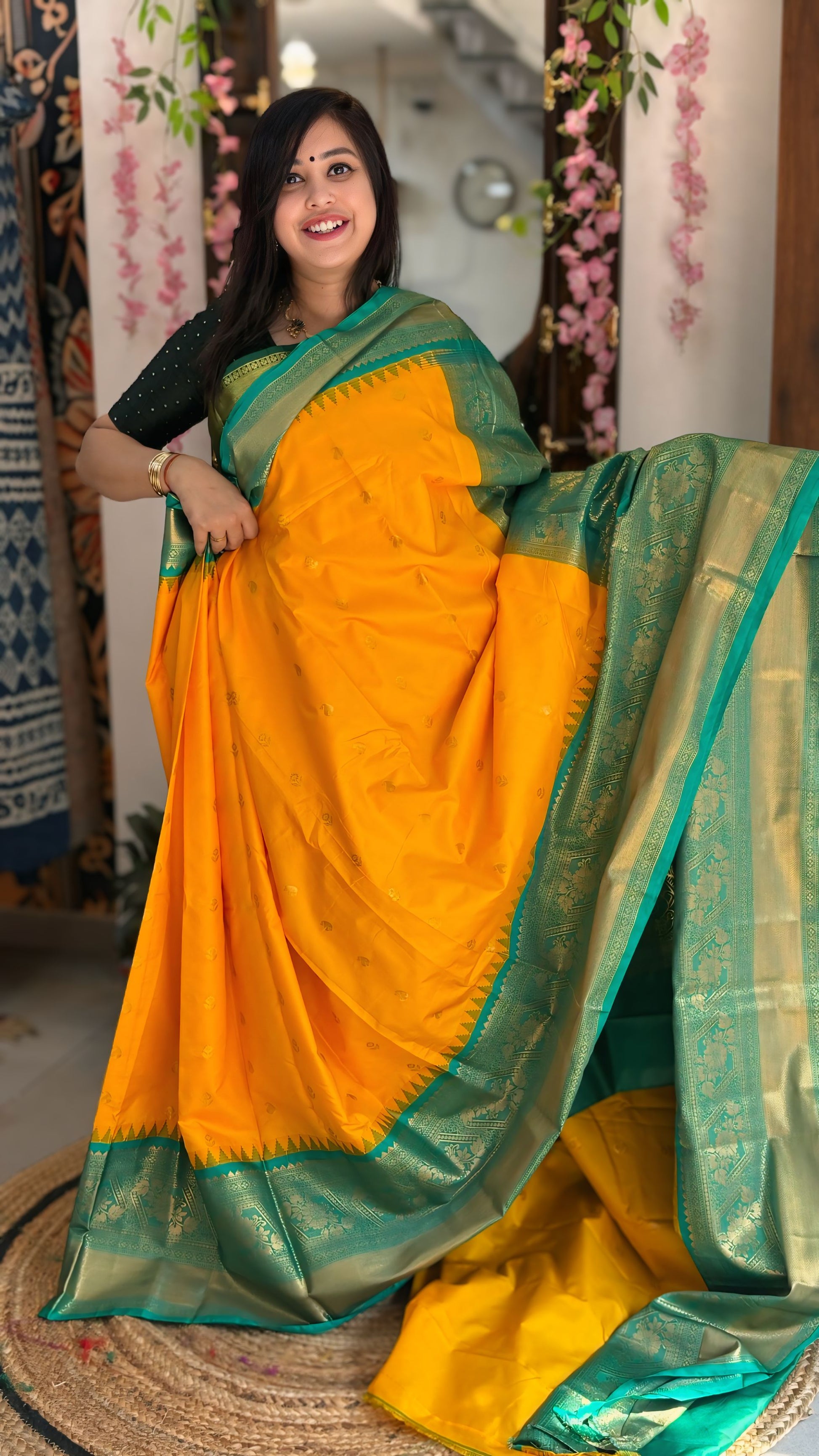 Saanvi - Gadwal Silk Saree